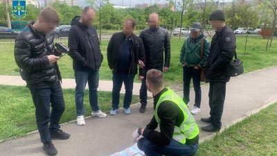 Підозра в хабарництві: у Києві затримали посадовця Управління благоустрою Деснянської РДА