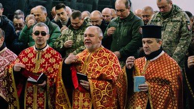 У Тернополі прощаються із загиблим військовослужбовцем Олександром Сологуцьким У Тернополі прощаються із загиблим військовослужбовцем Олександром Сологуцьким