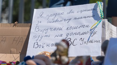 Продають свої іграшки, щоб підтримати армію. У Дніпрі дев’ятирічні хлопці допомагають ЗСУ Продають свої іграшки, щоб підтримати армію. У Дніпрі дев’ятирічні хлопці допомагають ЗСУ