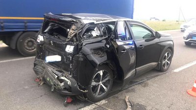 Вантажівка протаранила легковик: у поліції розповіли подробиці ДТП біля Рівного