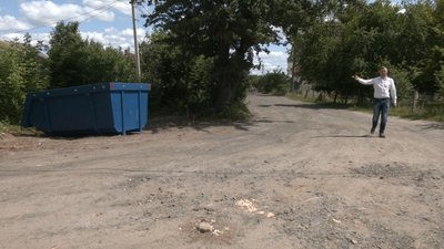 У селі на Рівненщині встановили контейнери для сміття. Люди відреагували