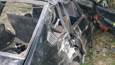 Розбита автівка в ДТП Розбита автівка в ДТП