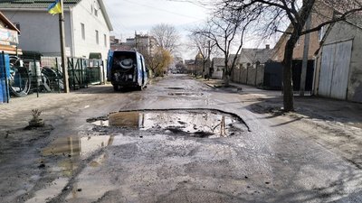 Ями на вулиці Городецька у Луцьку Ями на вулиці Городецька у Луцьку
