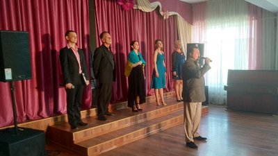 Пісні, поезії та гуморески. Артисти Миколаївського художнього театру виступили в Коблевому