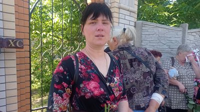 На Дніпропетровщині попрощалися з дворічною дитиною, яка загинула від ракетного удару по передмістю Дніпра На Дніпропетровщині попрощалися з дворічною дитиною, яка загинула від ракетного удару по передмістю Дніпра
