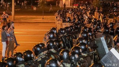 Перебої з інтернетом, затримання та зіткнення. Як проходять вибори у Білорусі