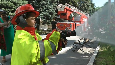 У Запоріжжі для дітей-переселенців влаштували свято безпеки У Запоріжжі для дітей-переселенців влаштували свято безпеки
