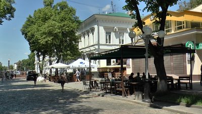 У Полтаві дозволили встановити майже 60 літніх майданчиків У Полтаві дозволили встановити майже 60 літніх майданчиків
