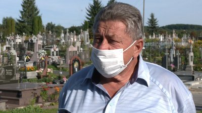 "Приїжджаємо, а тут — могили". Мешканець Львівщини облаштував цвинтар на чужих земельних ділянках