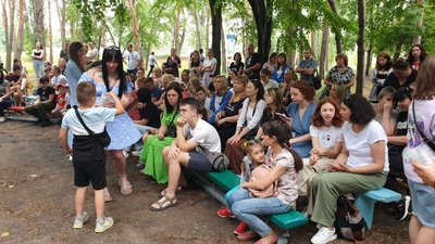 У Кропивницькому дітям загиблих бійців вручили іменні кулони "Батьківське серце" У Кропивницькому дітям загиблих бійців вручили іменні кулони "Батьківське серце"