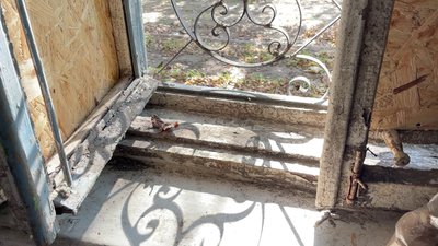 Зруйновані будинки, пліснява на вцілілих стінах. Як живуть херсонці через п'ять місяців після підриву РФ Каховської ГЕС Зруйновані будинки, пліснява на вцілілих стінах. Як живуть херсонці через п'ять місяців після підриву РФ Каховської ГЕС