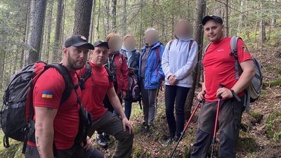 У Карпатах рятувальники знайшли чотирьох заблукалих туристів та допомогли травмованій 14-річній дівчині У Карпатах рятувальники знайшли чотирьох заблукалих туристів та допомогли травмованій 14-річній дівчині