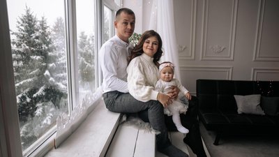 Микола Чабанчук з дружиною та донькою Микола Чабанчук з дружиною та донькою