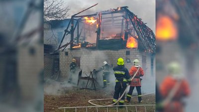У Чернігові на вулиці Міхновського горить гараж