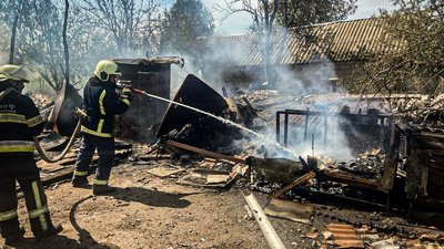рятувальники гасять пожежу у Чистоводівці рятувальники гасять пожежу у Чистоводівці