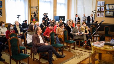 Українські письменники і видавці взяли участь у конференції в Петербурзі Українські письменники і видавці взяли участь у конференції в Петербурзі