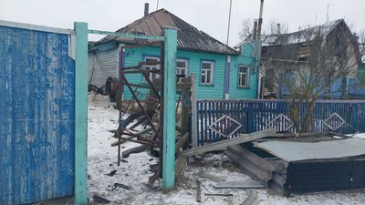 Продають худобу за безцінь, але виїжджати не хочуть. Як мешканці Юнаківки оговтуються після обстрілу Продають худобу за безцінь, але виїжджати не хочуть. Як мешканці Юнаківки оговтуються після обстрілу