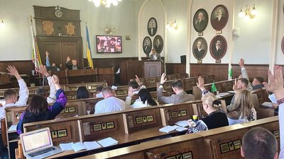 Секретарка Чернівецької міськради прокоментувала, чому журналістів не пустили за засідання сесії
