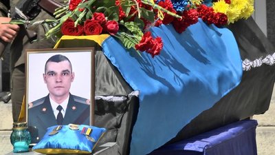 У Шостці попрощалися з двома військовими, які загинули наприкінці травня