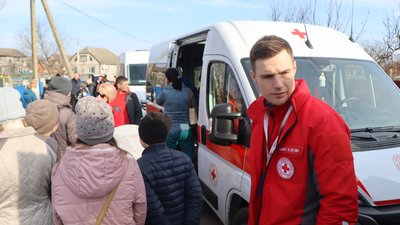 "Через дітей, через онуків прийшлось виїжджати": як мешканців Сумщини евакуюють на Західну Україну "Через дітей, через онуків прийшлось виїжджати": як мешканців Сумщини евакуюють на Західну Україну