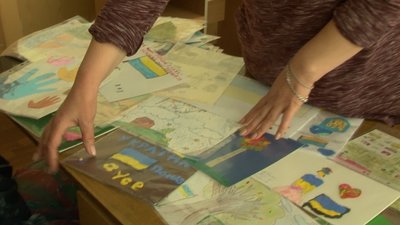 Учителі однієї з черкаських шкіл шиють аптечки для військових Учителі однієї з черкаських шкіл шиють аптечки для військових