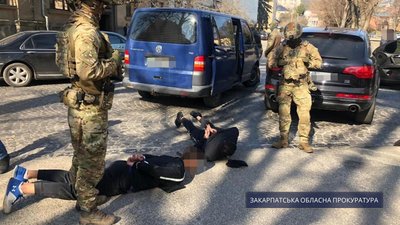 Мукачівців, які займалися вимаганням грошей, засудили