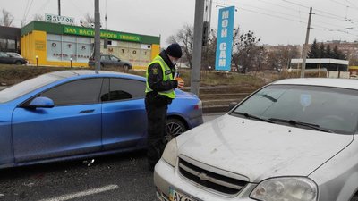 У Харкові зіткнулися чотири автомобілі