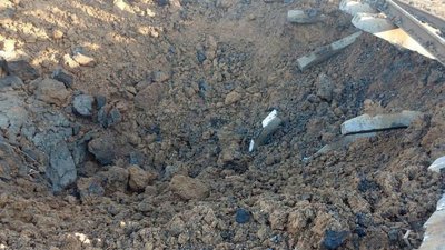 Пошкоджена обстрілом залізниця у Покровську Пошкоджена обстрілом залізниця у Покровську
