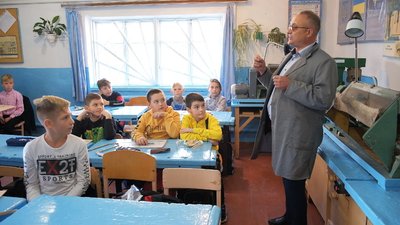 "До кожного учня свій підхід". Історія вчителя Миколи Короля