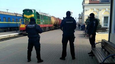 Охороняють об’єкти та патрулюють вулиці: на Херсонщині поліція працює в посиленому режимі