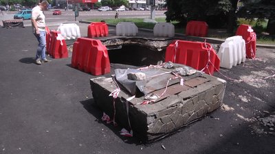 Знайшли причину провалля на вулиці Перемоги у Житомирі Знайшли причину провалля на вулиці Перемоги у Житомирі