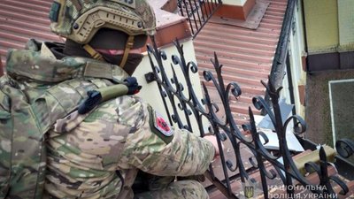 У Сумському районі працівники залізниці знайшли на даху адмінбудівлі міну