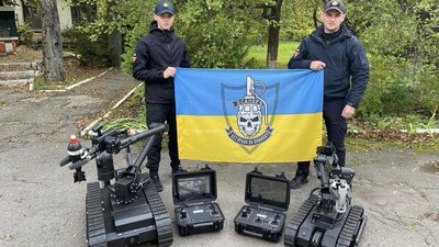 Вінницькі рятувальники отримали двох роботів для дистанційного розміновування