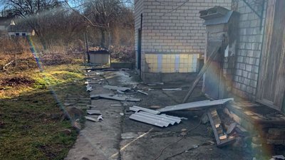 На околиці Дніпра внаслідок вітру пошкоджені дахи десяти приватних будинків На околиці Дніпра внаслідок вітру пошкоджені дахи десяти приватних будинків