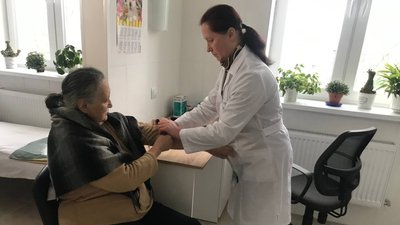 Віра Фарштей на прийомі у лікарки
