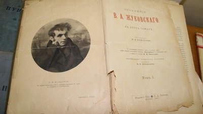 13 стародруків вилучили в іноземця на кордоні зі Словаччиною 13 стародруків вилучили в іноземця на кордоні зі Словаччиною