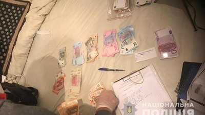Правоохоронці Тернопільщини затримали трьох осіб, які вимагали гроші з перевізників Правоохоронці Тернопільщини затримали трьох осіб, які вимагали гроші з перевізників