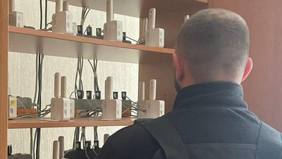 На Тернопільщині працівники СБУ ліквідували ботоферму На Тернопільщині працівники СБУ ліквідували ботоферму