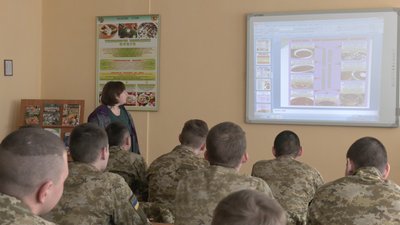 У Черкасах на військових кухарів навчали молодших спеціалістів Держприкордонслужби У Черкасах на військових кухарів навчали молодших спеціалістів Держприкордонслужби