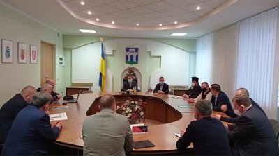 Церкви просять нового мера Рівного лобіювати "Християнську етику" в школах Церкви просять нового мера Рівного лобіювати "Християнську етику" в школах