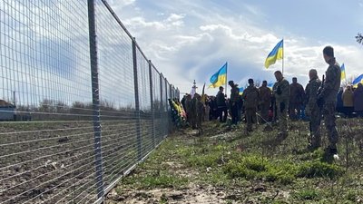 На Сумщині провели в останню путь загиблого під Харковом бійця На Сумщині провели в останню путь загиблого під Харковом бійця