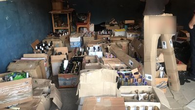 Підпільні цехи з виробництва алкоголю і цигарок викрили на Сумщині - прокуратура
