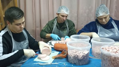 Тонну олів'є приготували та відправили на фронт для воїнів ЗСУ житомирські волонтери Тонну олів'є приготували та відправили на фронт для воїнів ЗСУ житомирські волонтери