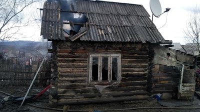 У дерев’яному будинку на Закарпатті погасили пожежу У дерев’яному будинку на Закарпатті погасили пожежу