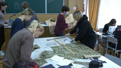 "Можливо, це врятує чиєсь життя". Іванофранківки шиють тактичні аптечки для військових "Можливо, це врятує чиєсь життя". Іванофранківки шиють тактичні аптечки для військових