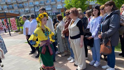 У Черкасах в сквері "Юність" святкували День вишиванки У Черкасах в сквері "Юність" святкували День вишиванки