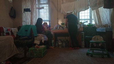 У Дніпрі волонтери облаштували шелтер у закинутій будівлі У Дніпрі волонтери облаштували шелтер у закинутій будівлі