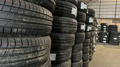 На Волині військові отримають акумулятори і шини з конфіскованих російських фур