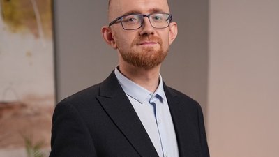 Костянтин Кравчук викладає образотворче мистецтво та інформатику