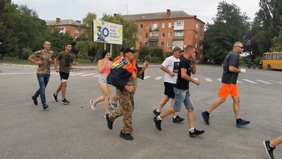 В Олександрії відбувся забіг "Шаную воїнів, біжу за Героїв України" В Олександрії відбувся забіг "Шаную воїнів, біжу за Героїв України"